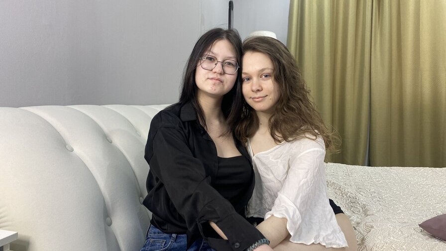 AnnisAndKeeley Porn Vip Show