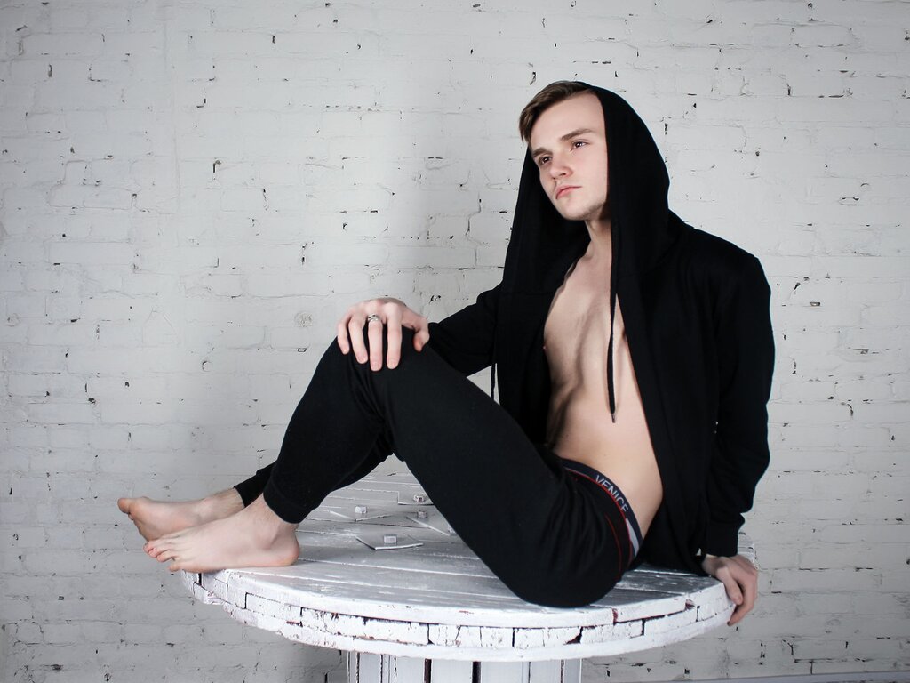 DerilYoung Porn Vip Show